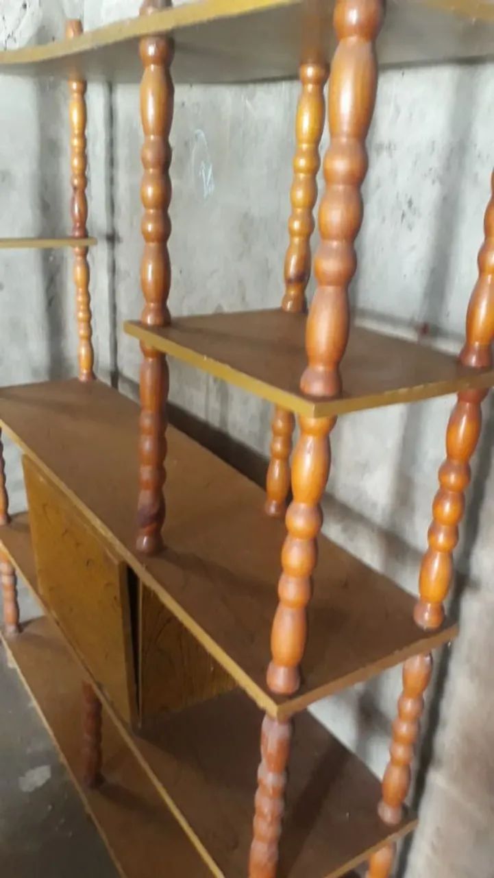 Estante de madeira
