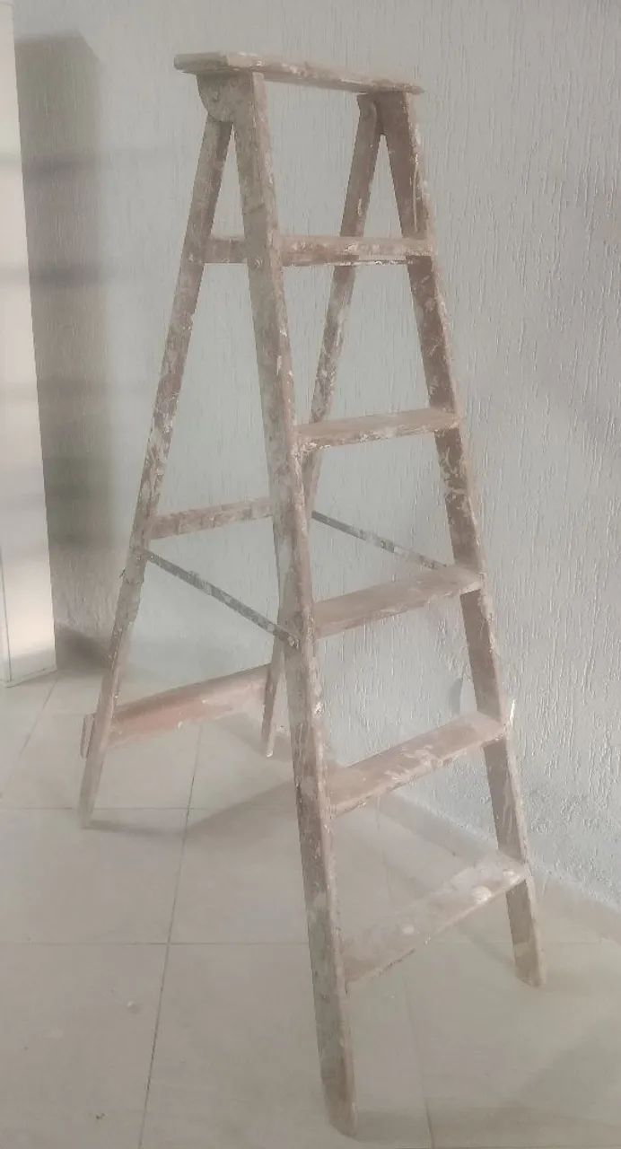Escada de madeira para pintura de madeira 