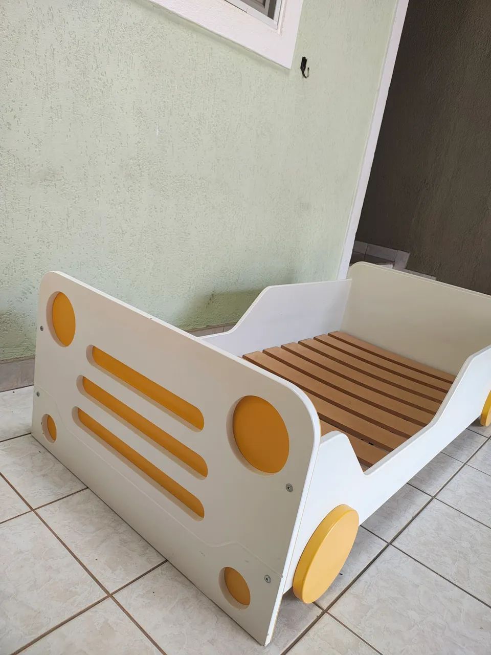 Cama carro Junior da Tok&Stok em madeira pesada - Foto 4