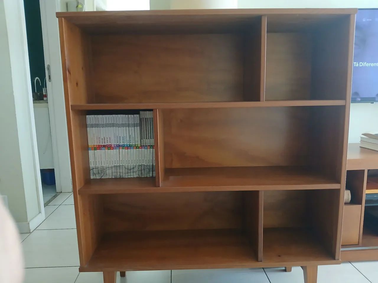 Estante para Sala Charme - Doce de Leite Escovado da loja meu móvel de madeira<br>800,00