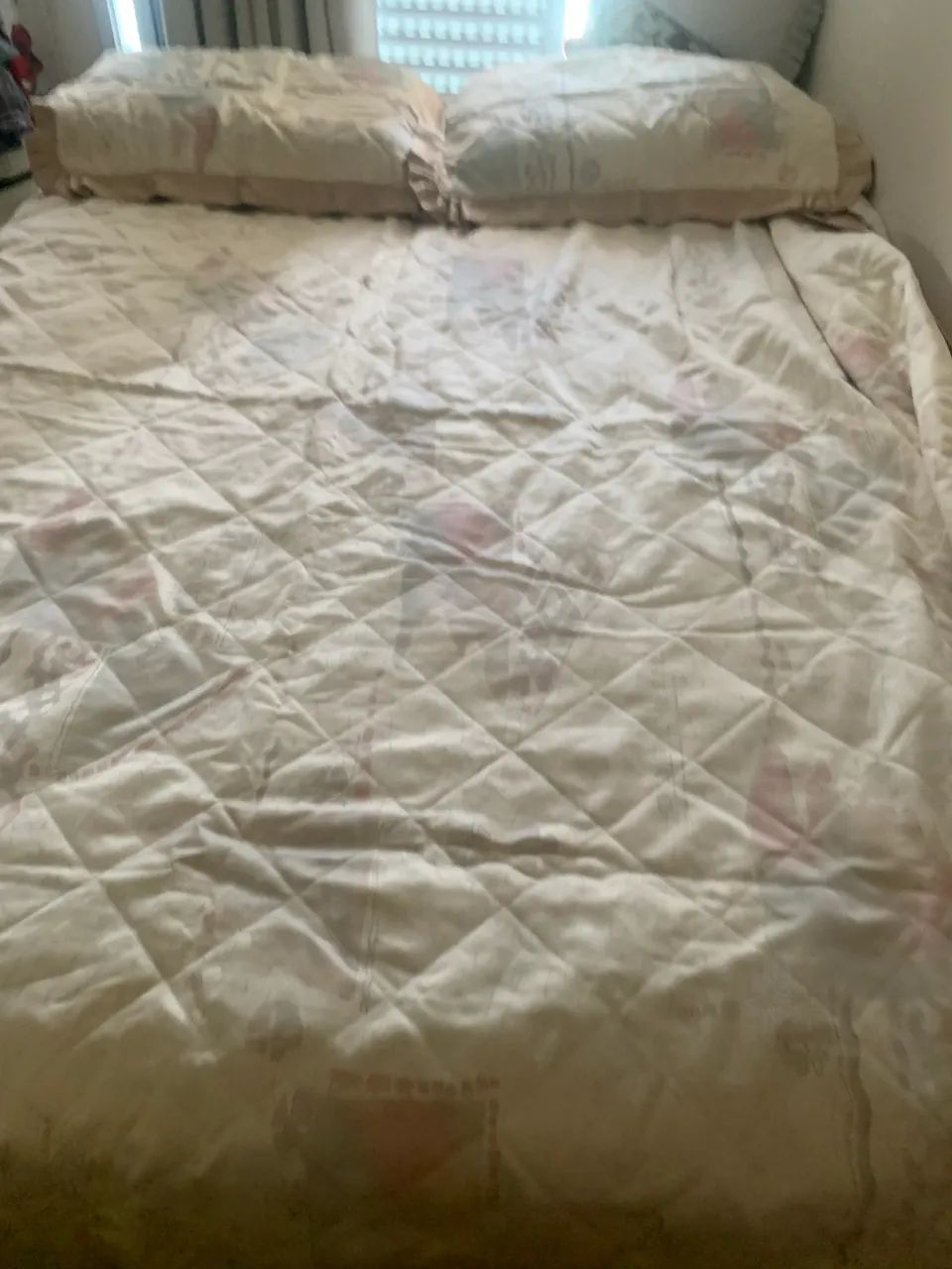 Colcha e porta travesseiros de cetim  - Foto 4