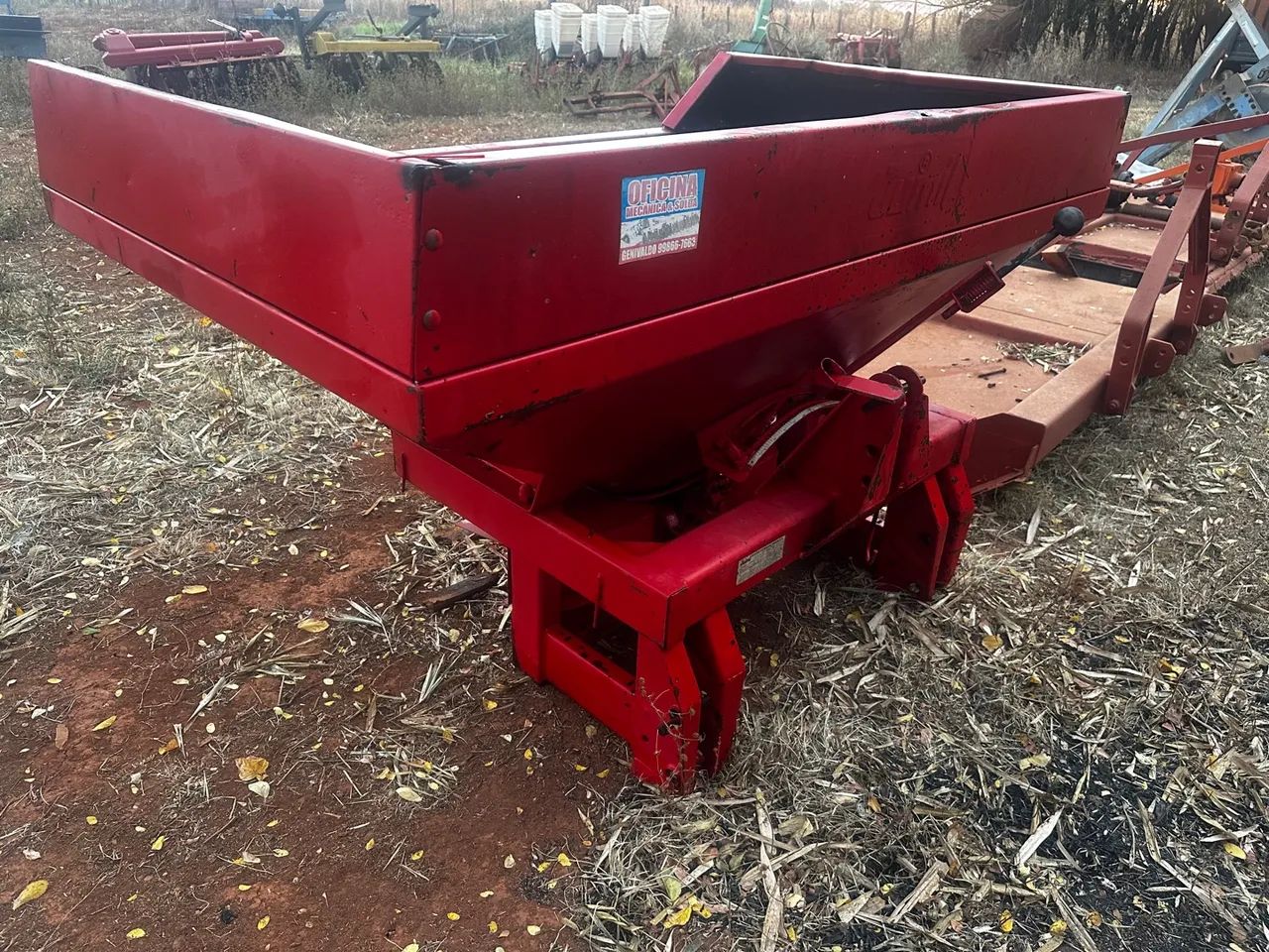 Espalhadeira Jumil 1.200kg