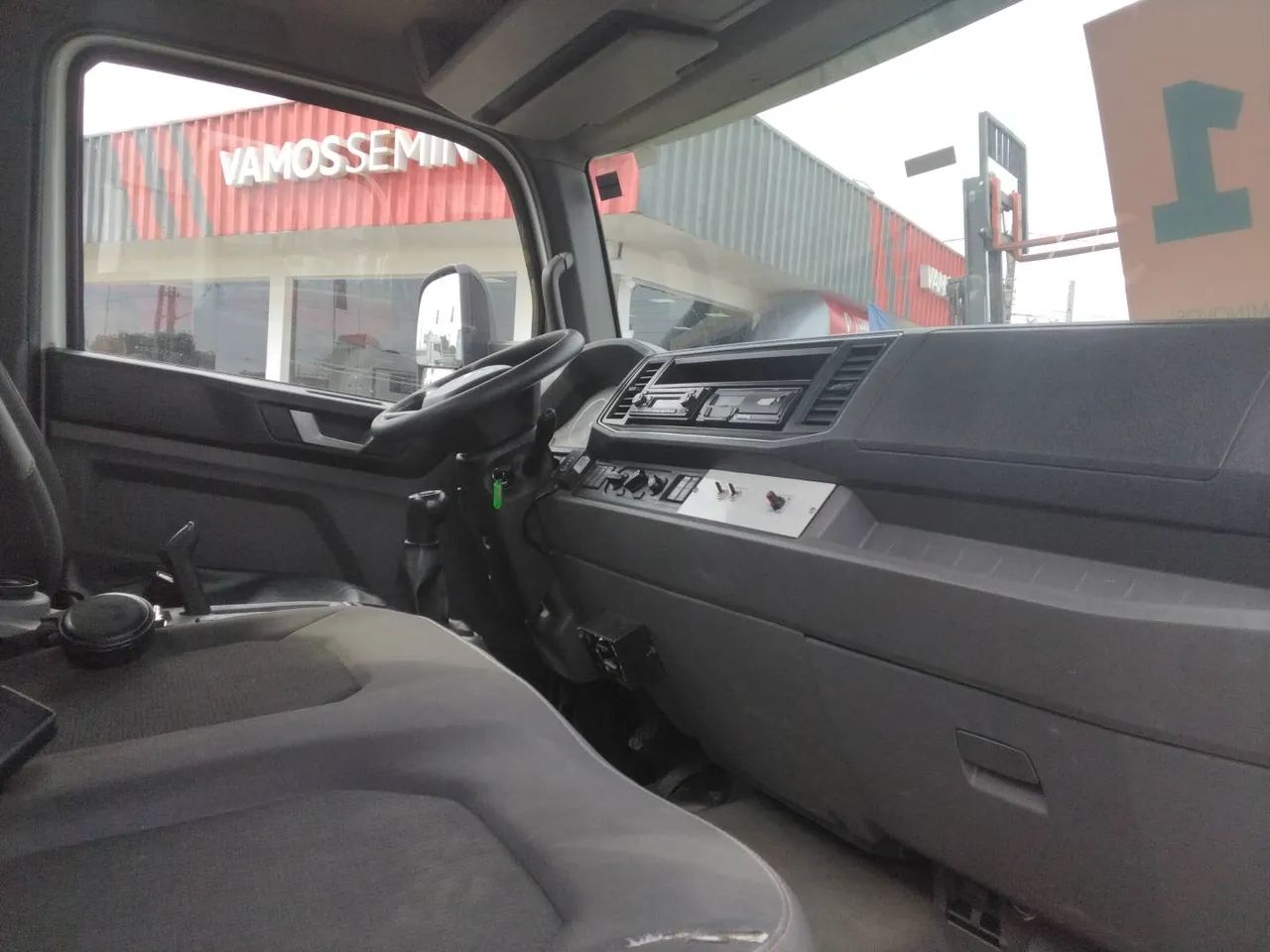 Volkswagen 11.180 Delivery 2p (diesel)(E5) 2020/2021 Vamos Seminovos São Leopoldo - Foto 8