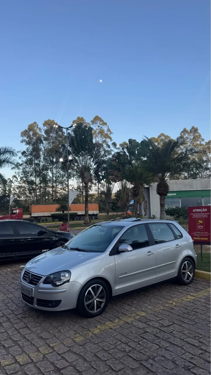 Polo Sportline C/ Teto solar e baixo km
