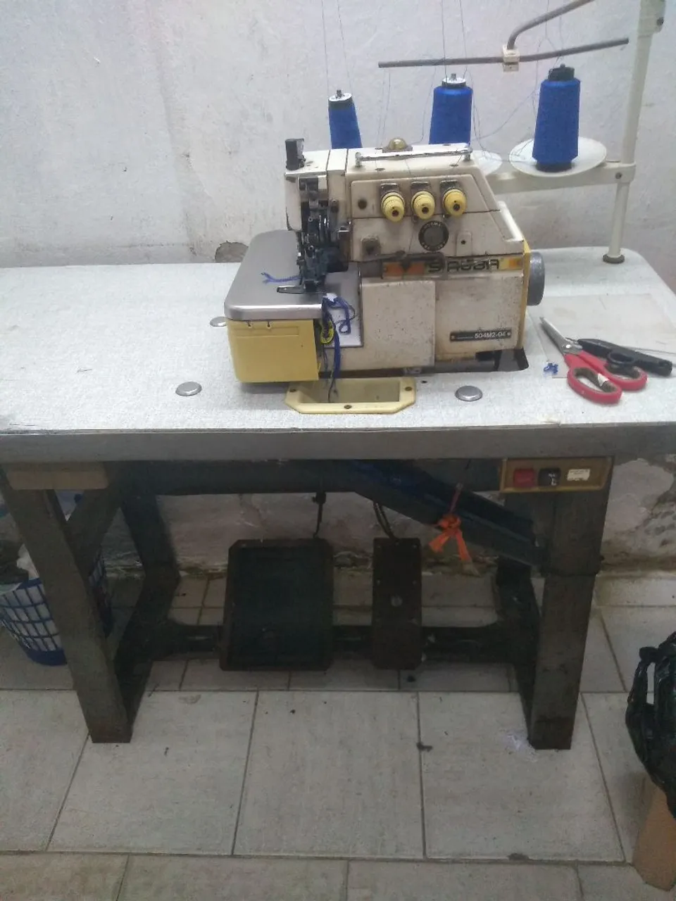 Máquina de Costura Overlock Industrial