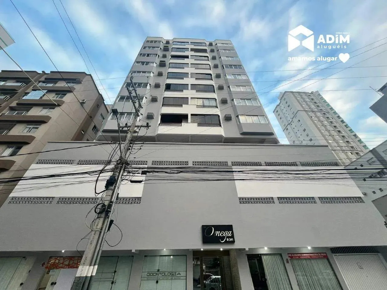 Aluguel Anual: Apartamento 2 dormitórios semi mobiliado no centro de Balneário Camboriú.