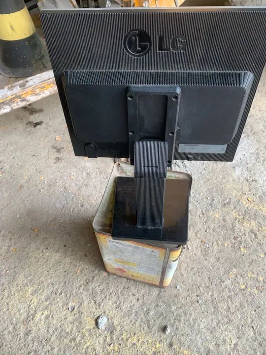 Monitor LG 17 polegadas defeito não liga 