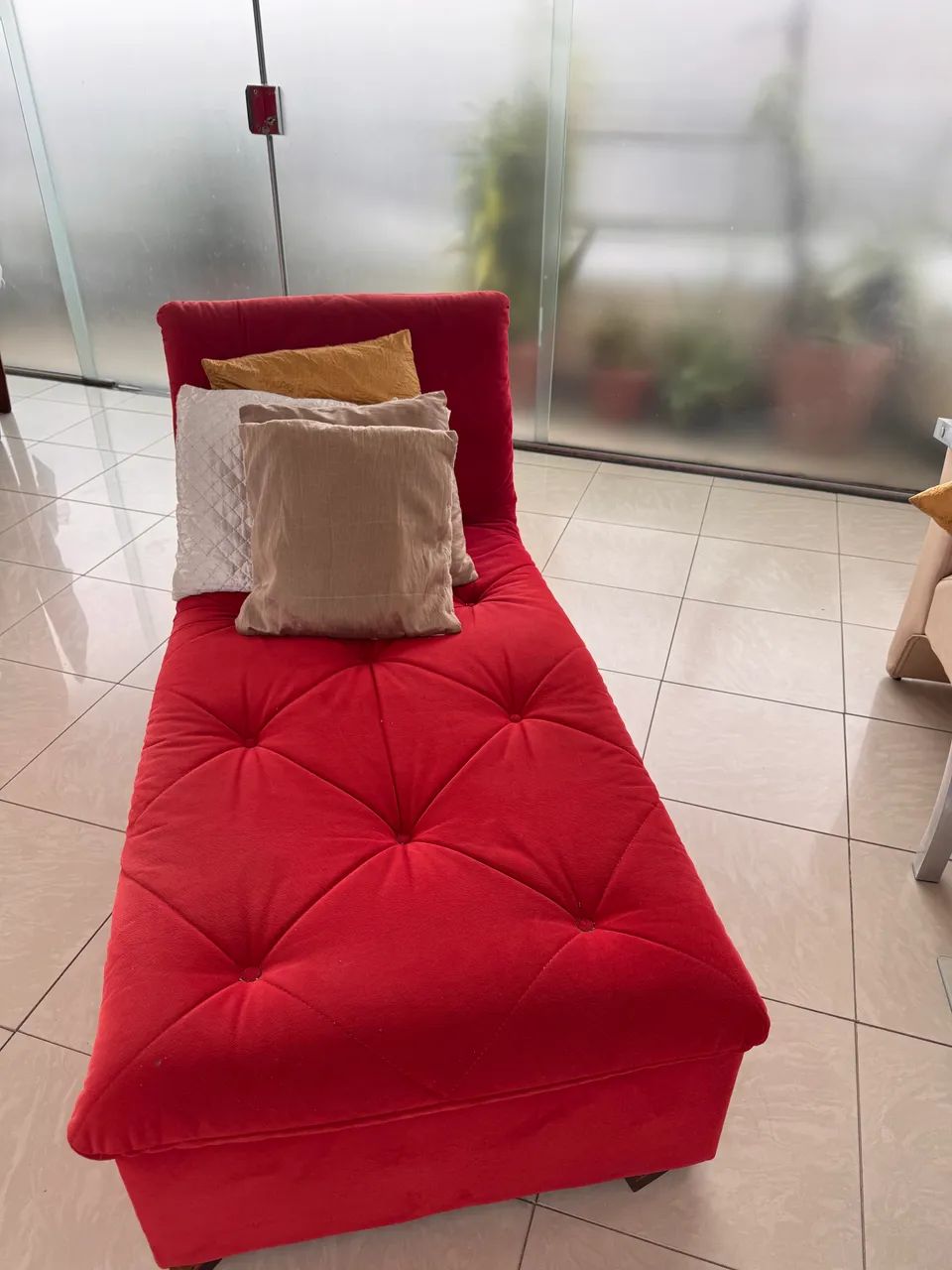 Sofá cama e 2 cadeiras e mesa de centro64529926454146120