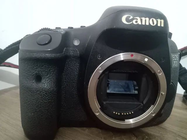 Máquina fotográfica Canon EOS 7D