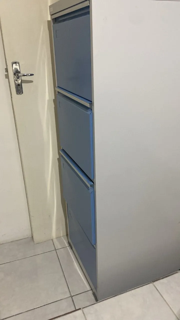 ARQUIVO DE AÇO 4 GAVETAS