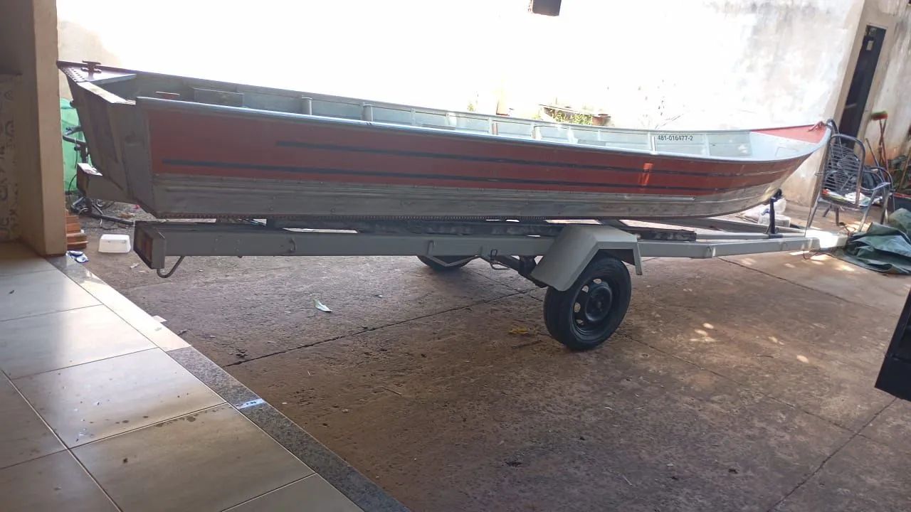 Barco com carretinha de 6 metros 