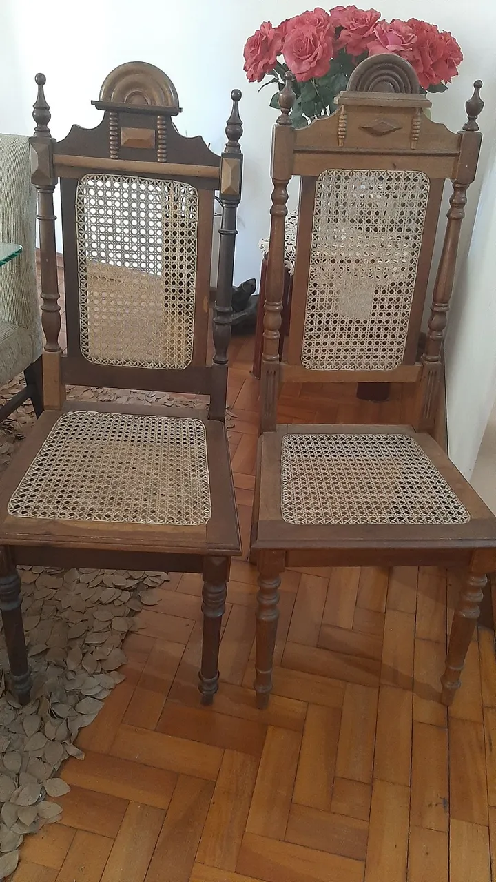 Par de Cadeiras de Jantar em Madeira Maciça