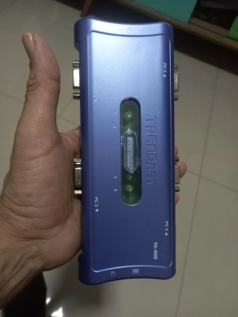 Switch KVM 4 Portas Trendnet TK-400