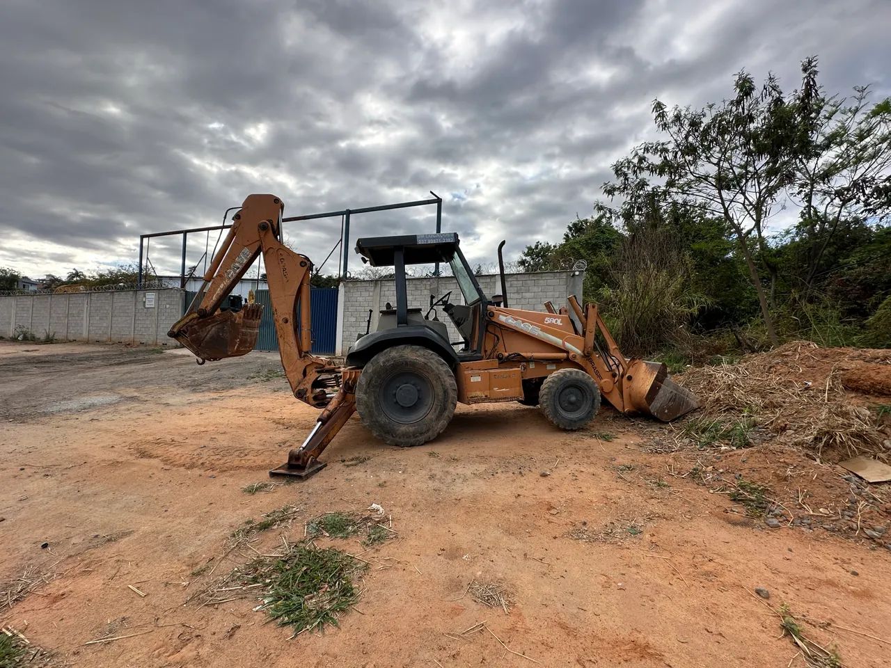 Retroescavadeira Case 580L 2007 4X2  - Foto 4