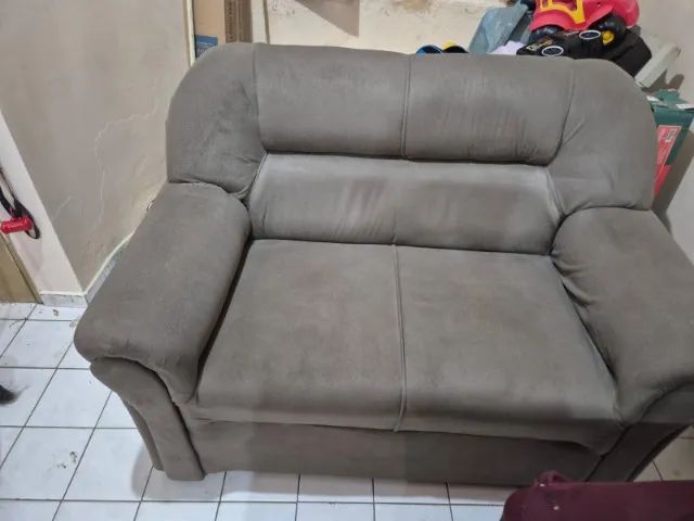 Sofá dois e três lugares. 