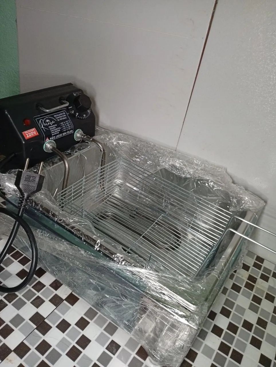 Fritadeira de 4Litros e meio elétrica profissional, fazemos entregas aceito Pix e cartão  - Foto 3