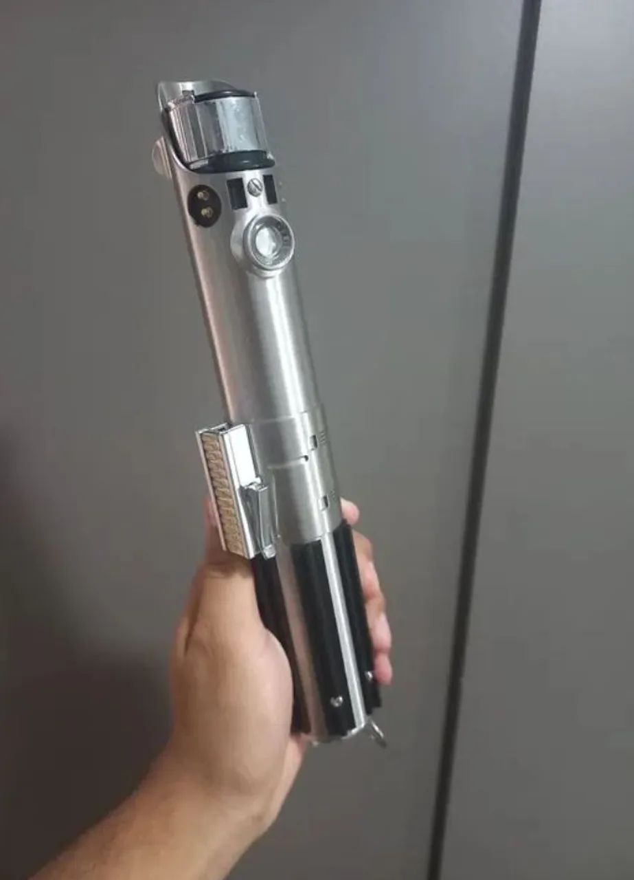 Star Wars Galaxy Edge sabre de luz 