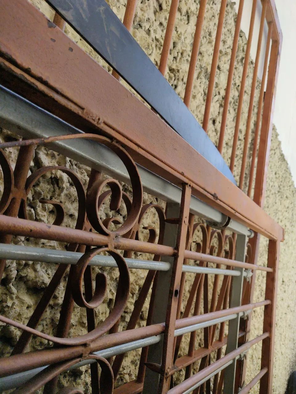 Vendo 02 Portões Ferro de Correr Usado 2,49 cm×1,75cm e 2,38 cm×1,75cm - Foto 2