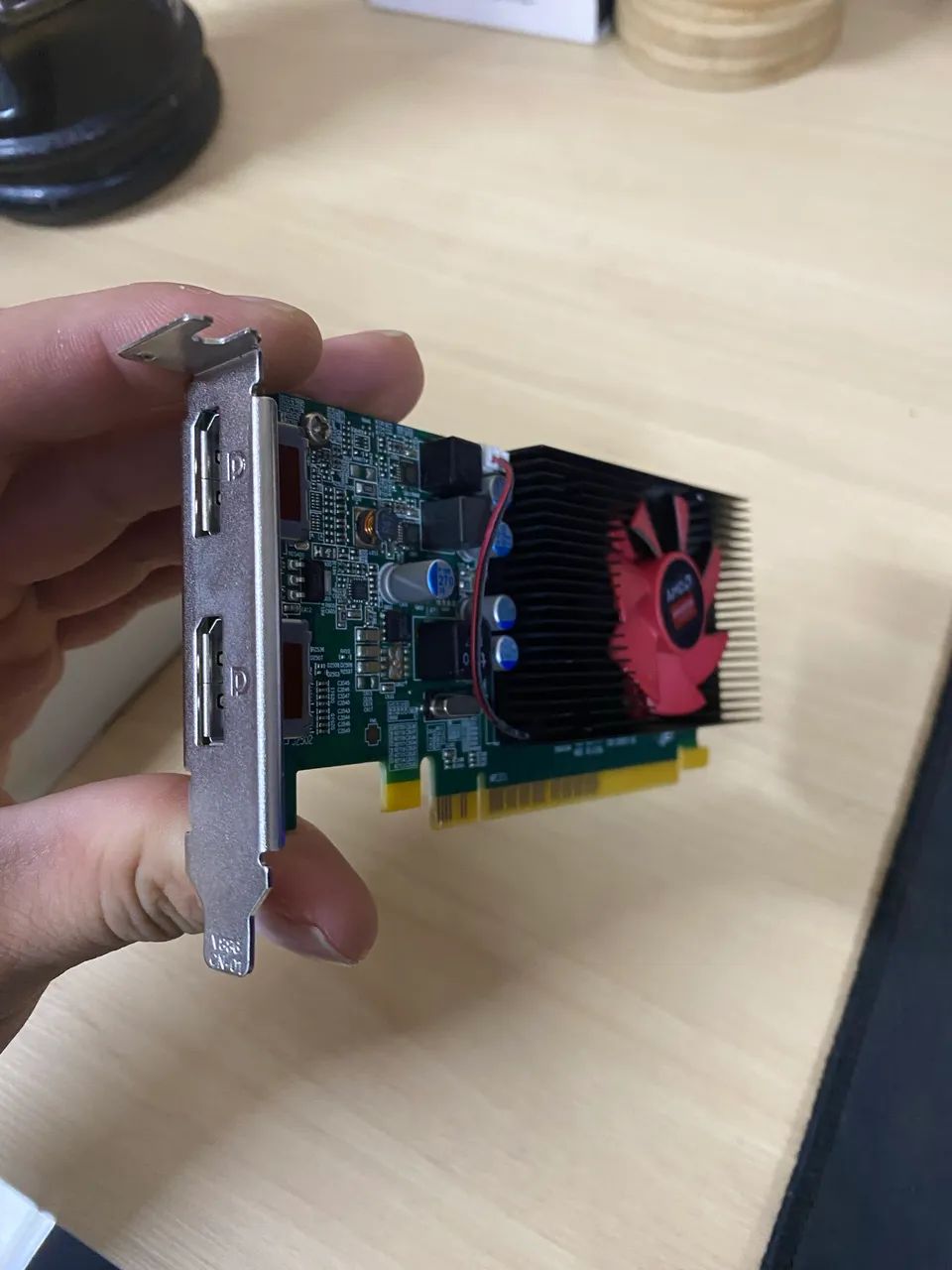 Placa de Vídeo AMD Radeon R5 240 - Foto 4