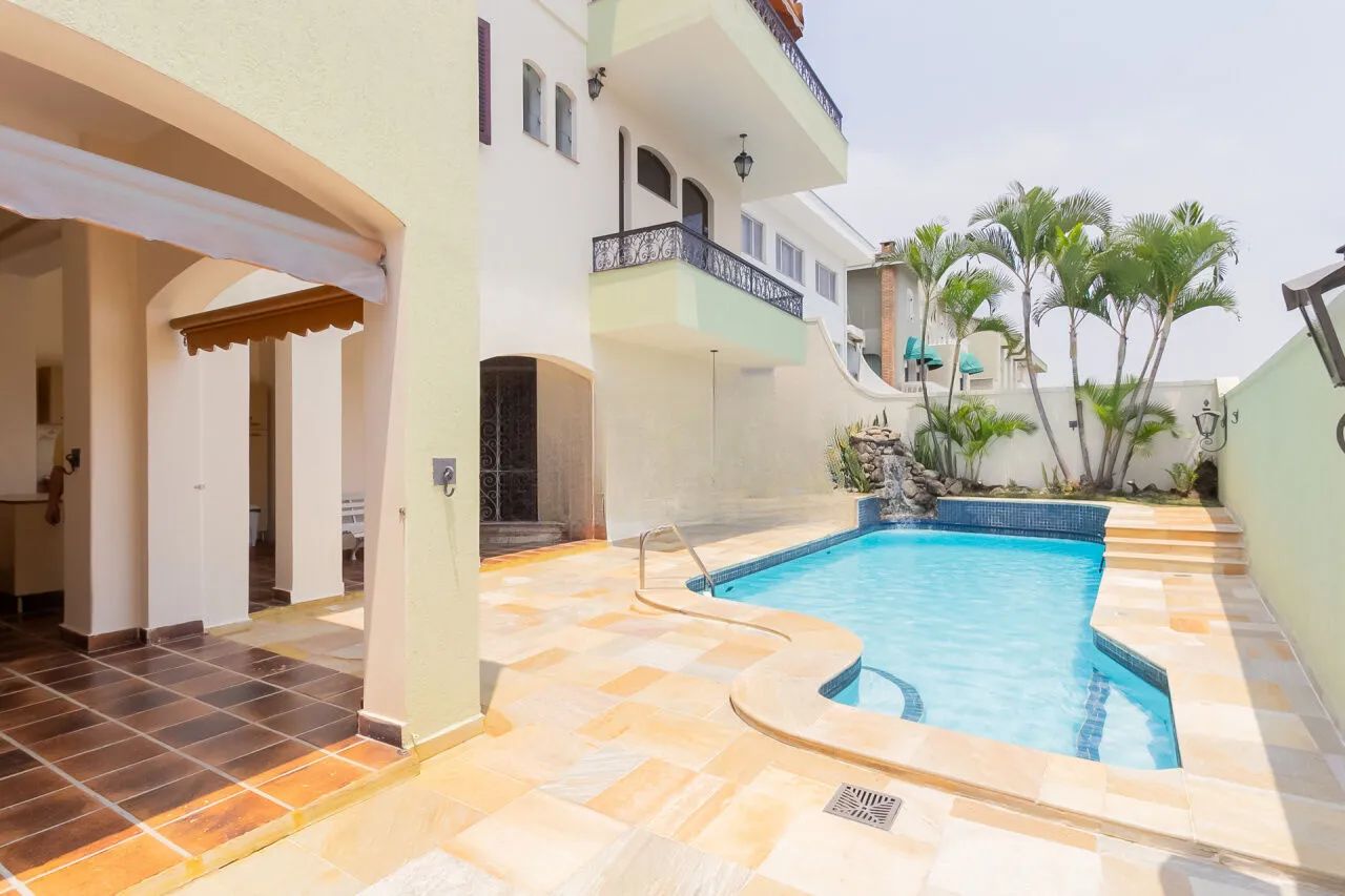 Casa em Santana com 4 dormitórios e 7 vagas