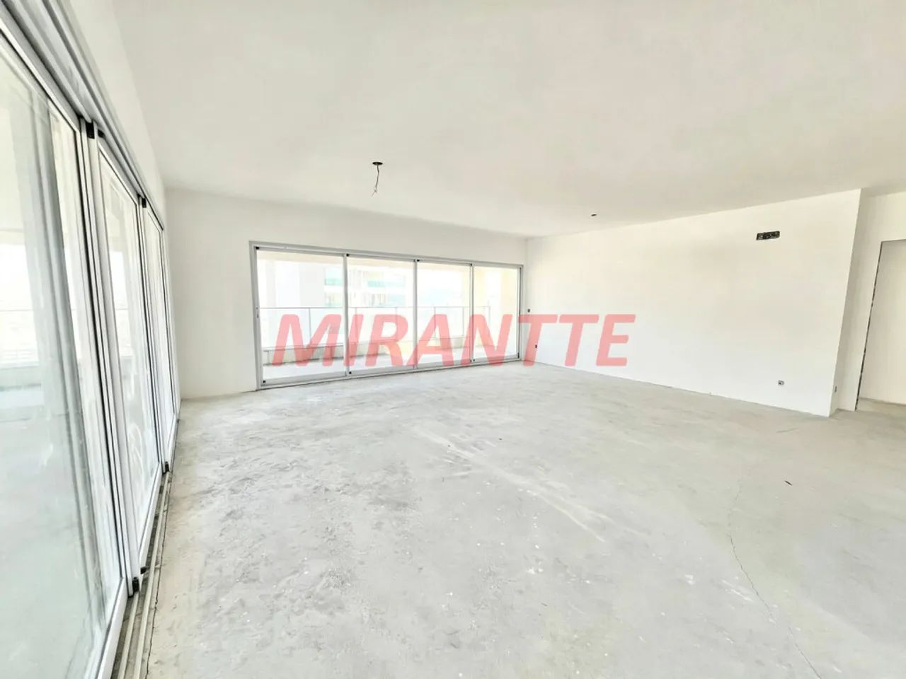 Apartamento de 263m² com 4 quartos em Santana