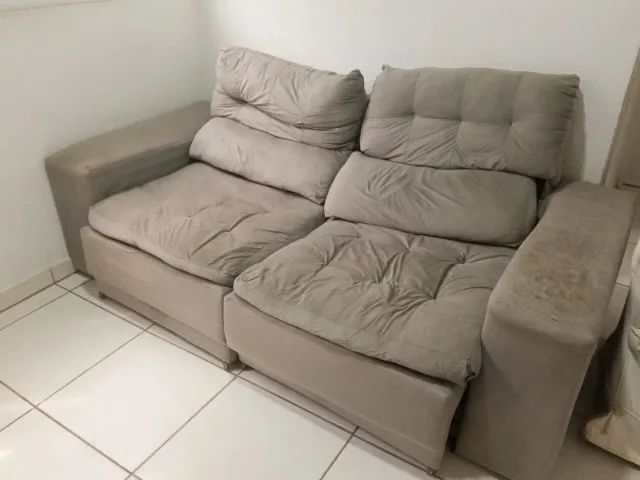 Sofá retrátil três lugares