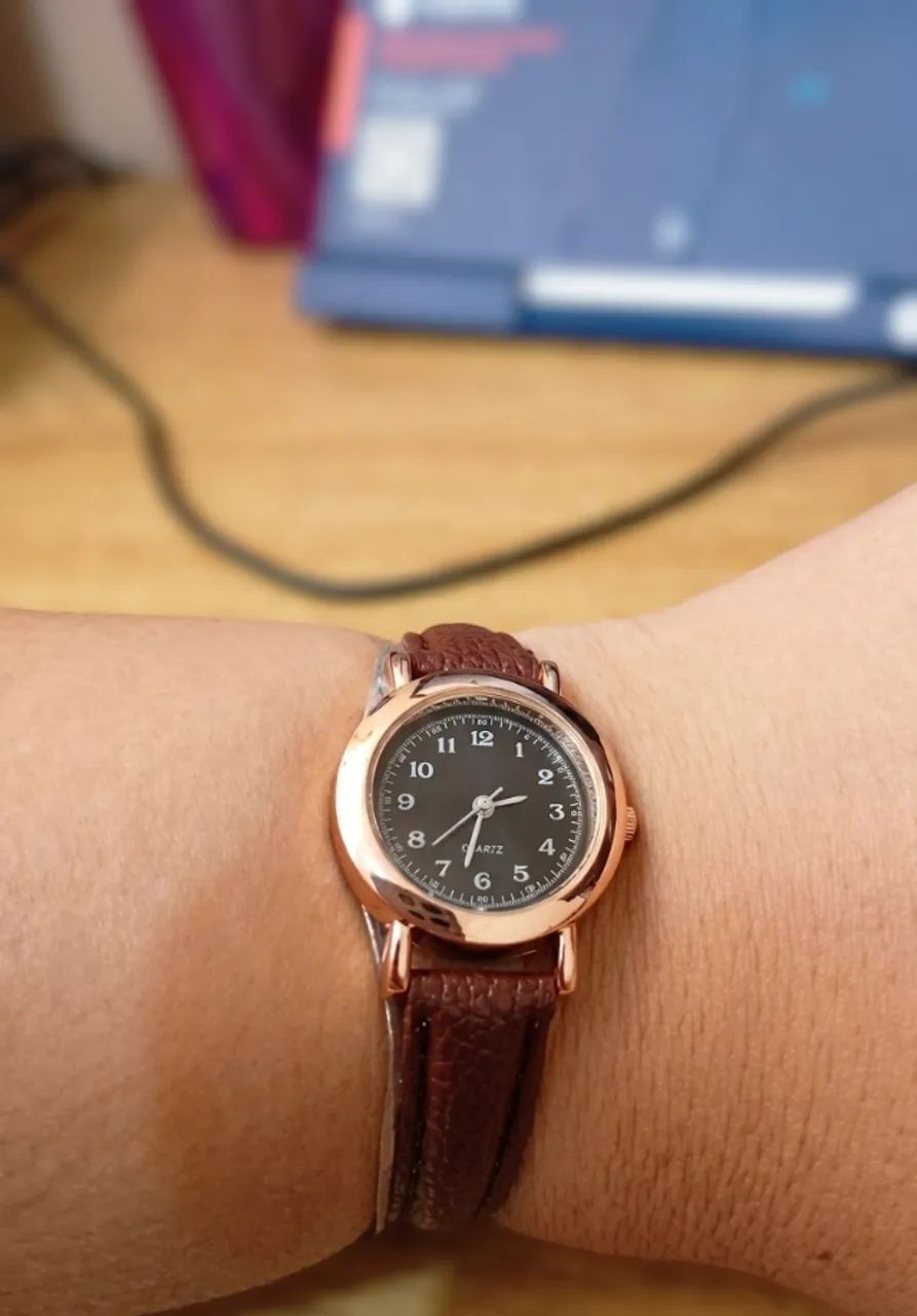  Mini Relógio Quartzo Feminino Pulseira de Couro