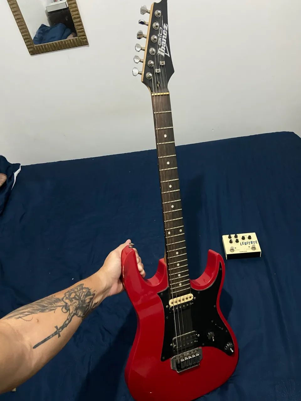 Guitarra Gio Ibanez vermelha + pedal Levitate - Instrumentos