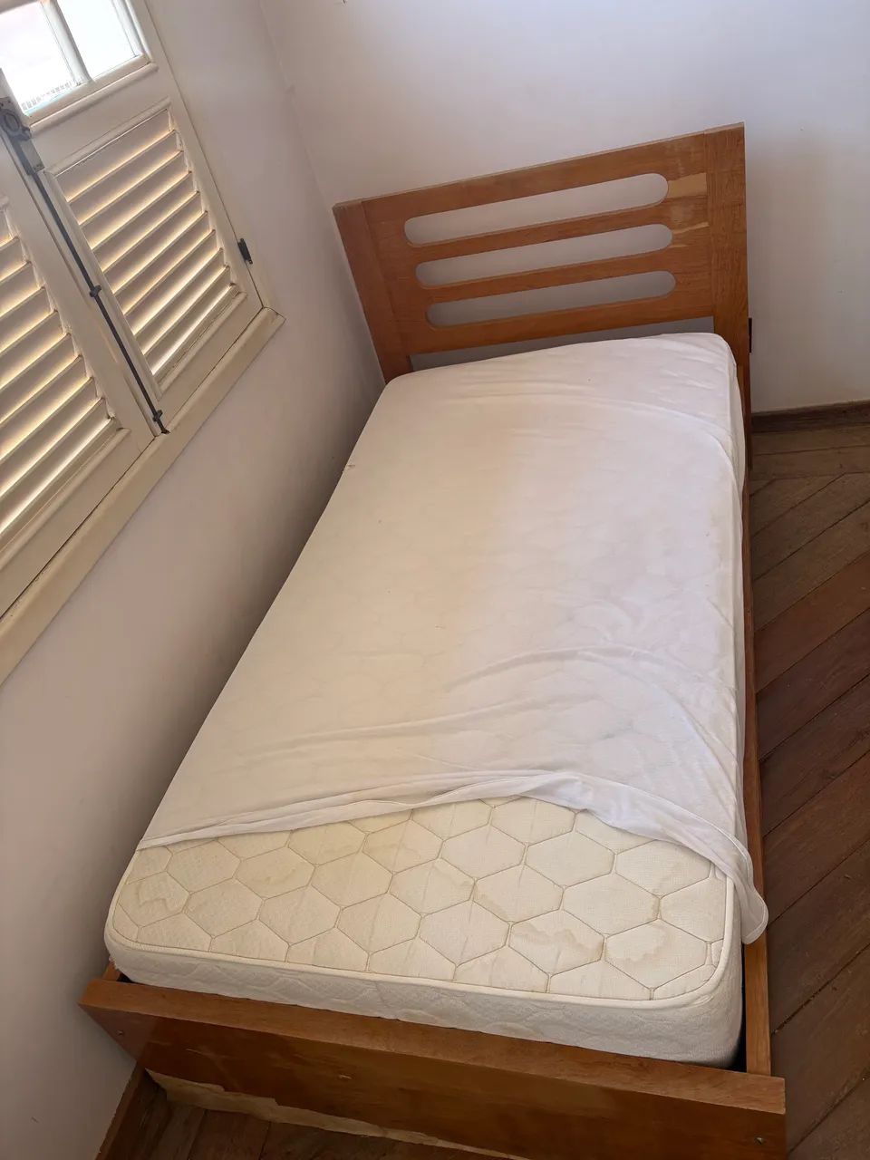 Cama solteirão 