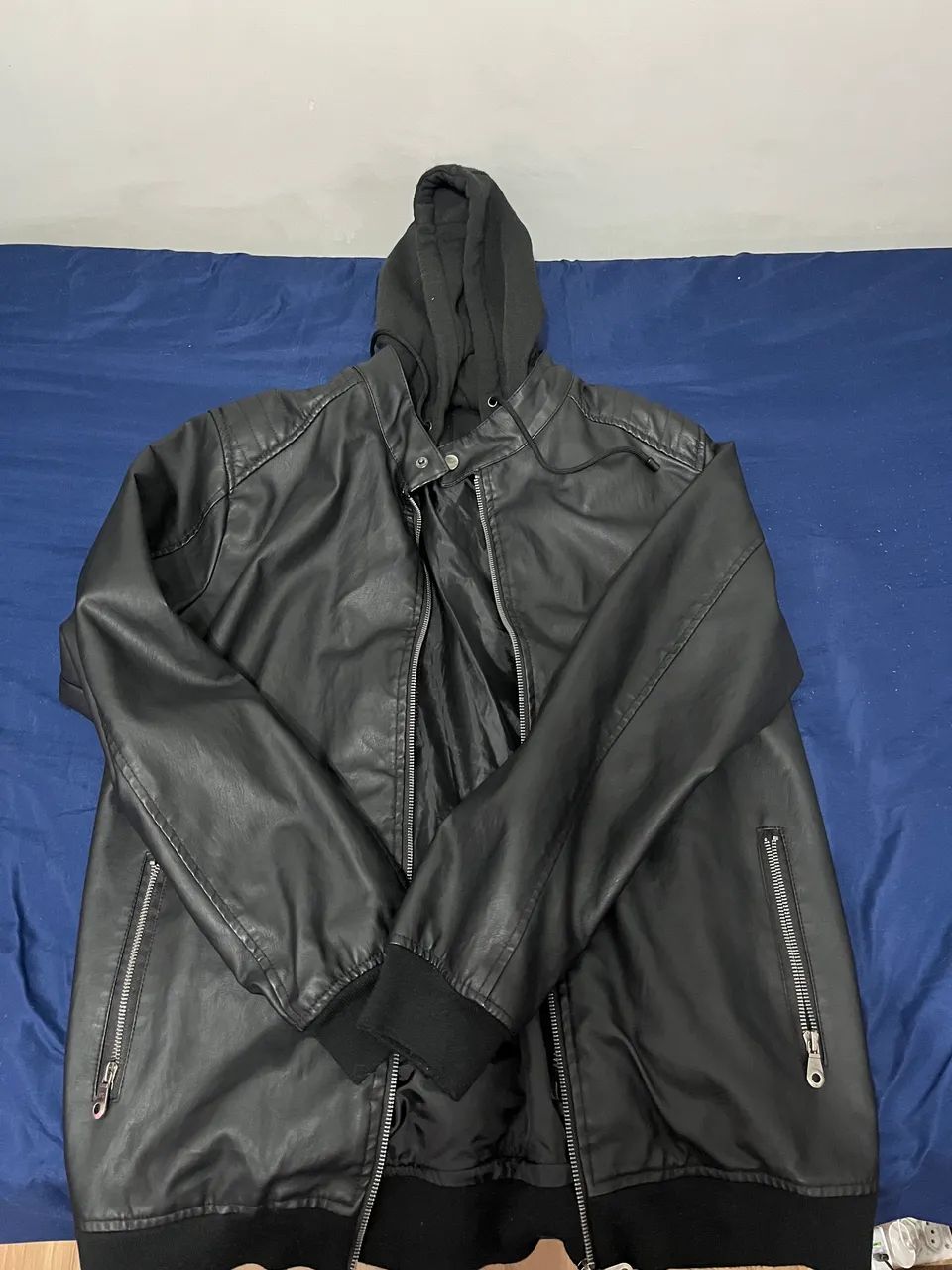 jaqueta preta youcom poliuretano capuz moletom - Foto 4