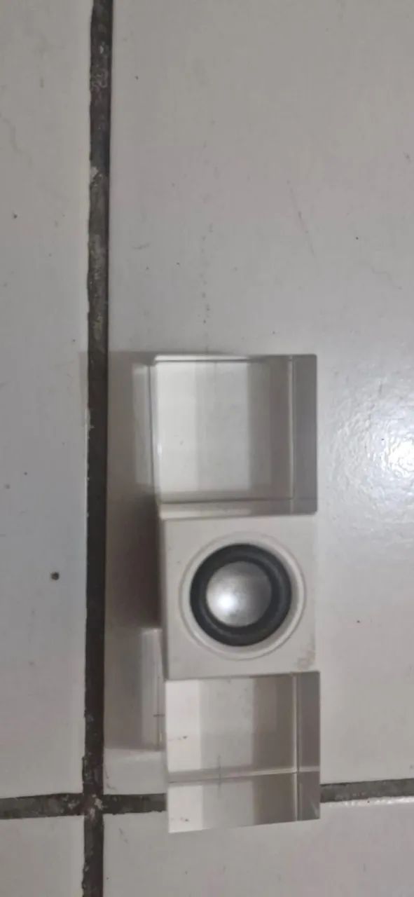 Caixas de som importadas quebradas