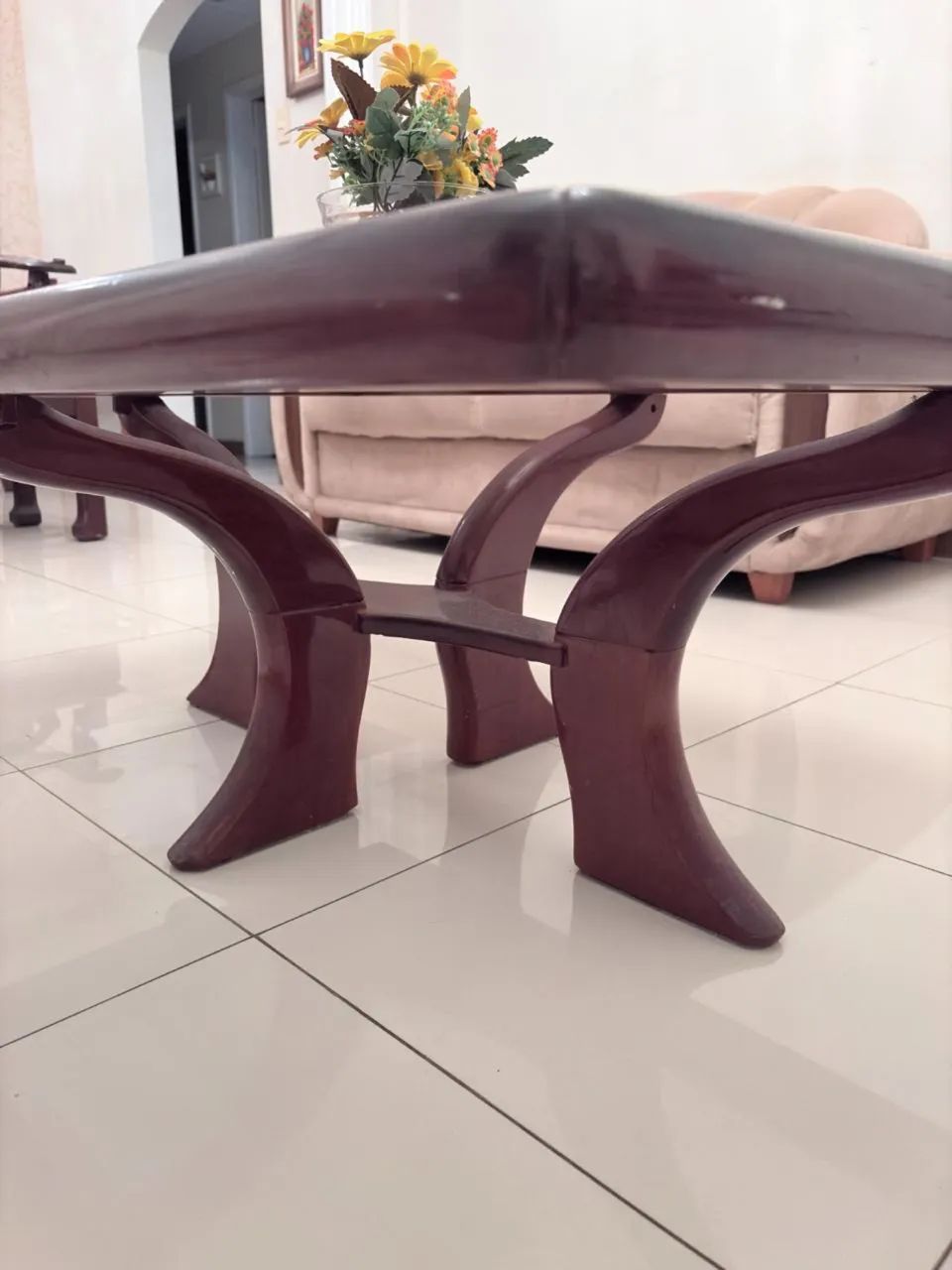 Mesa baixa para sala em madeira e vidro - Foto 3