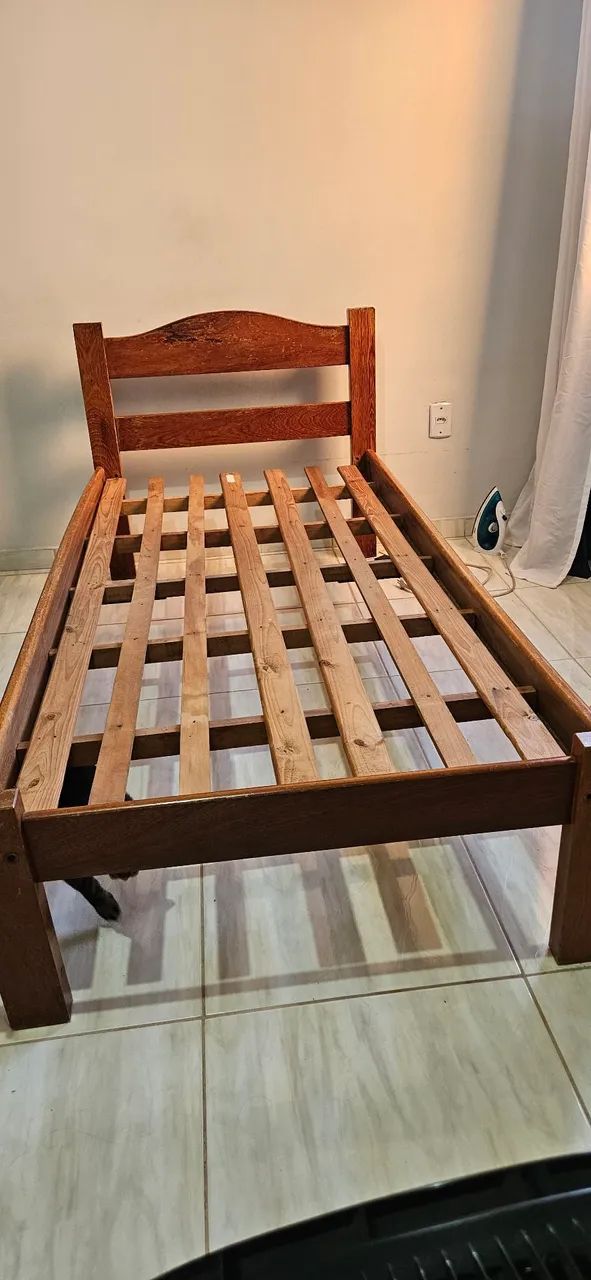 Cama solteiro madeira maciça 