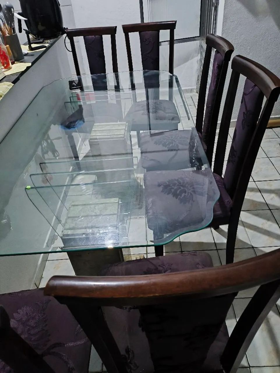 Mesa de vidro com apoio em mármore + 6 cadeiras 