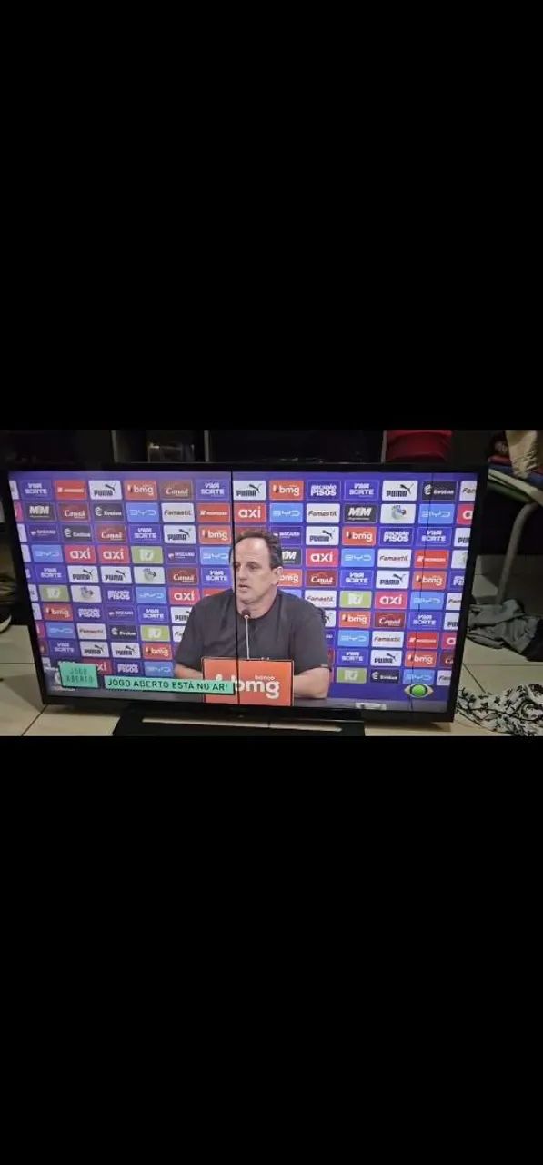 Vendo TV 42 polegadas Obs: listra  - Foto 2