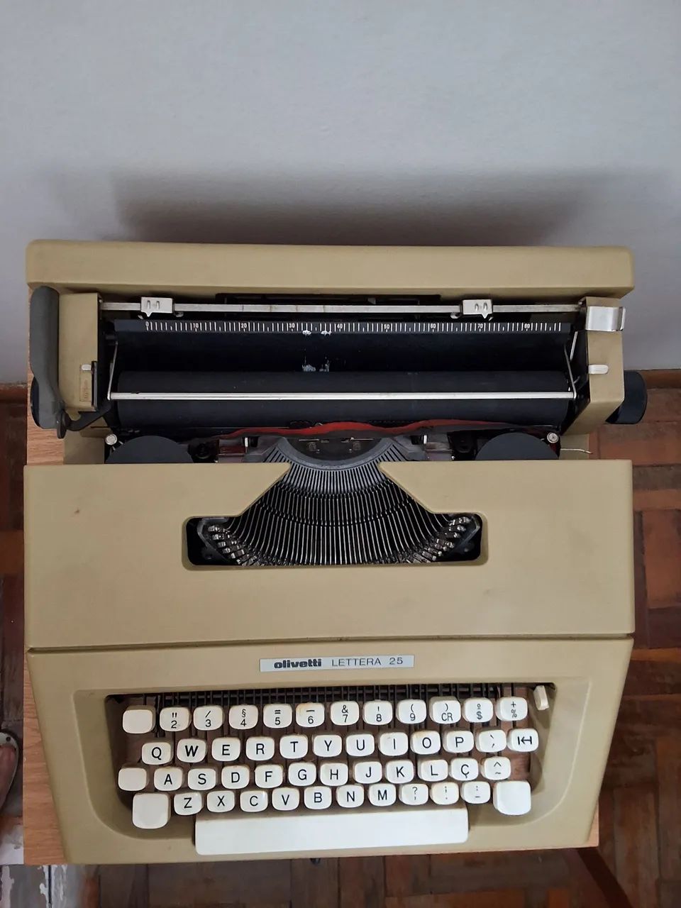 Máquina de Escrever Olivetti Lettera 25