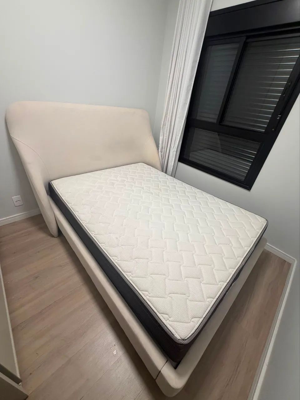 Cama Elegance com cabeceira, base e colchão Ortobom - Foto 4