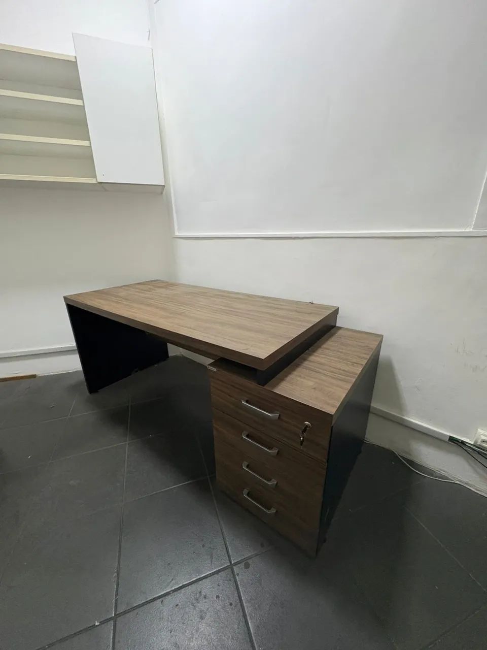 Mesa de escritório com gavetas  - Foto 4