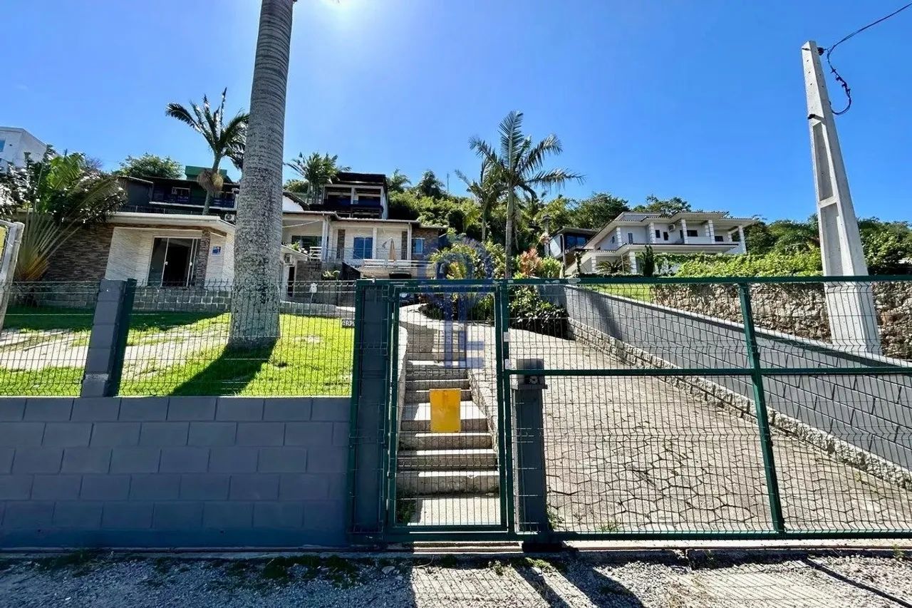 Casa com 3 dormitórios no Morro das Pedras