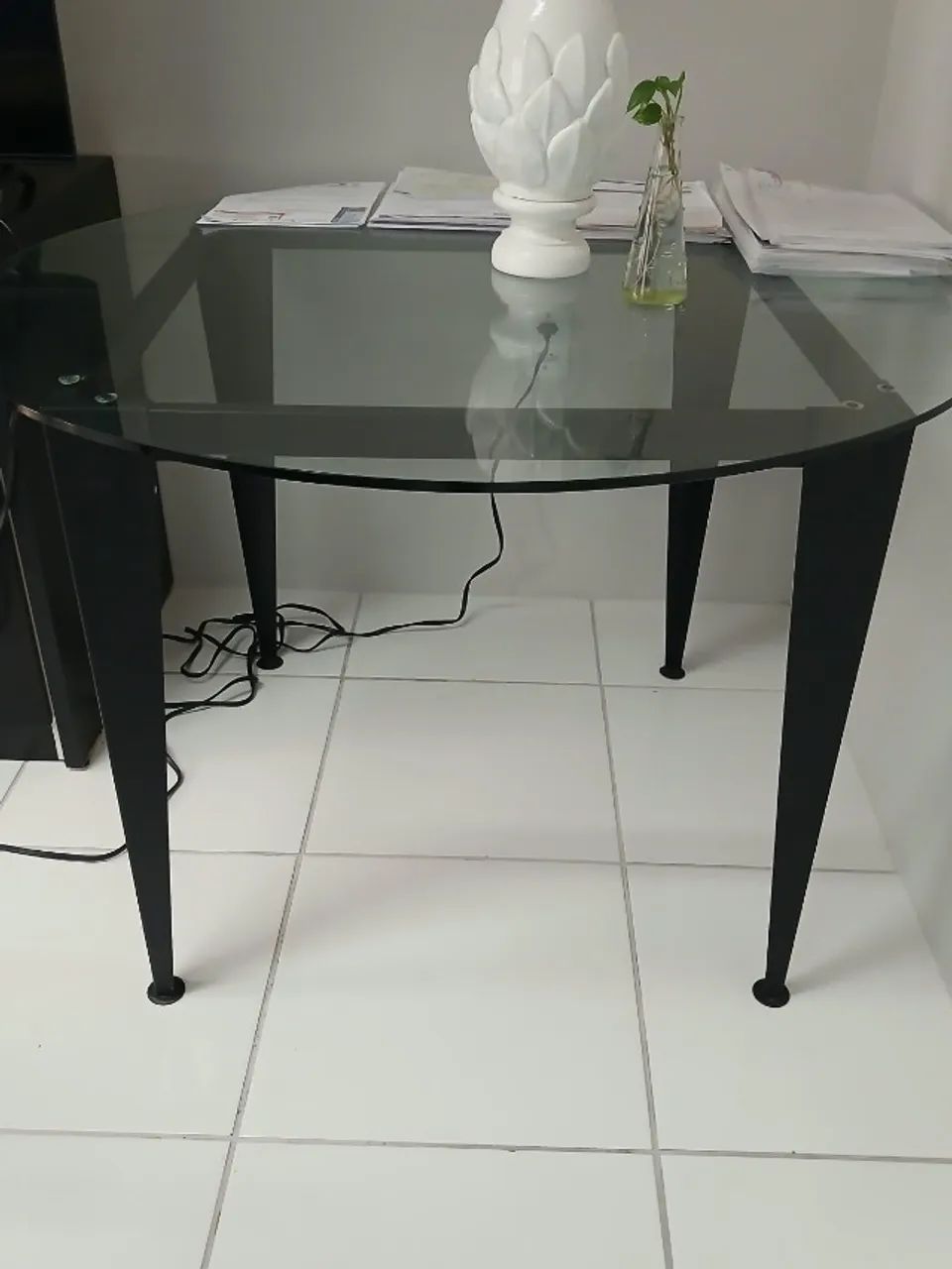 MESA COM TAMPA DE VIDRO