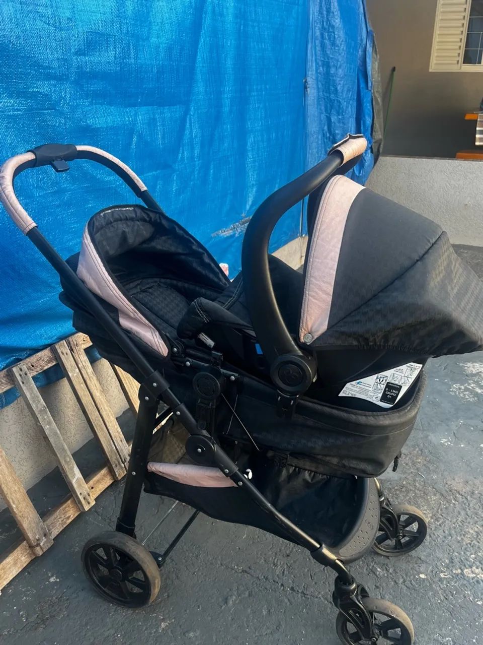 Carrinho de bebê + bebê conforto