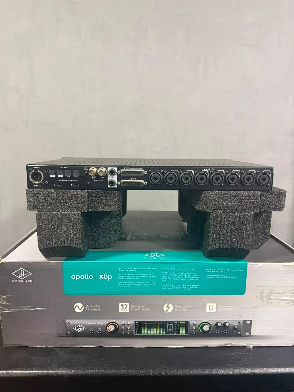 Universal Audio Apollo x8p - UAD X8P - Equipamentos e Acessórios