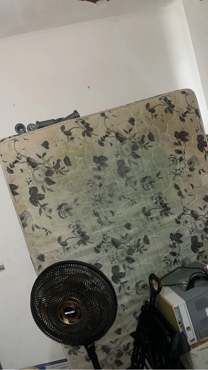 Cama Box em ótimo estado 