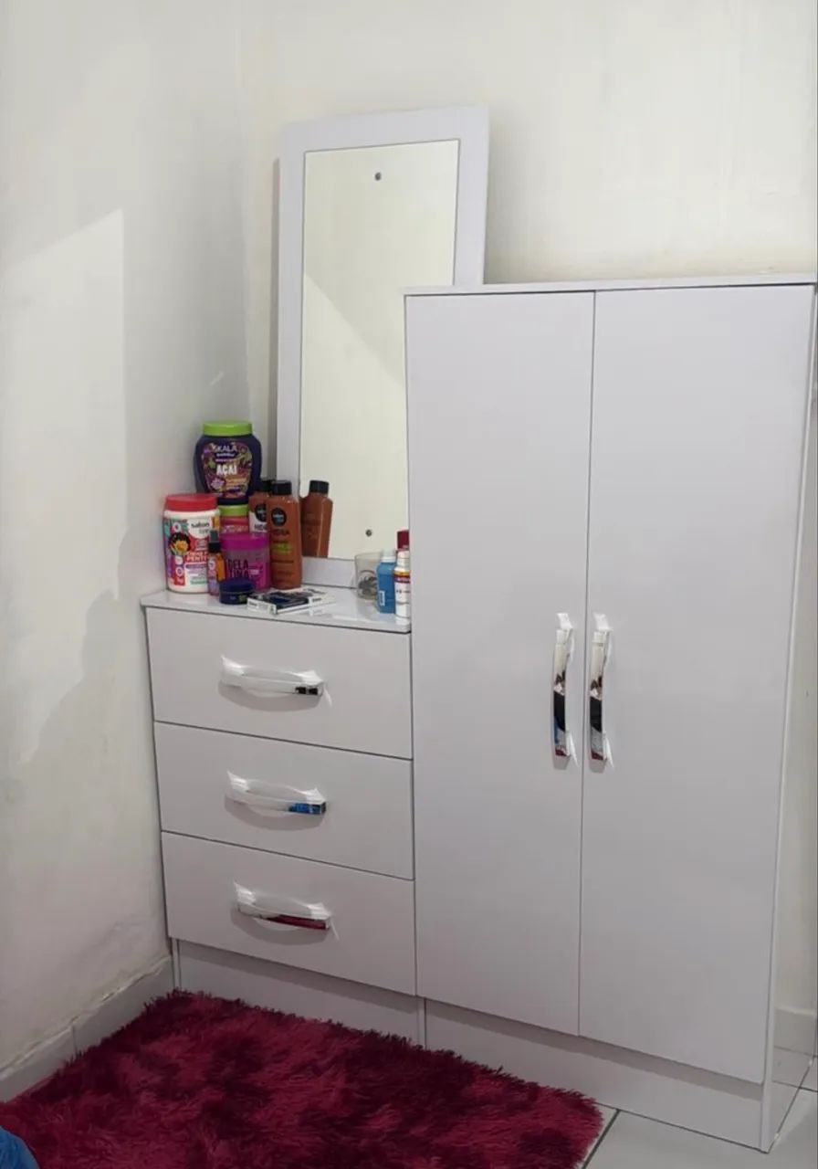 Cômoda/ guarda roupa 