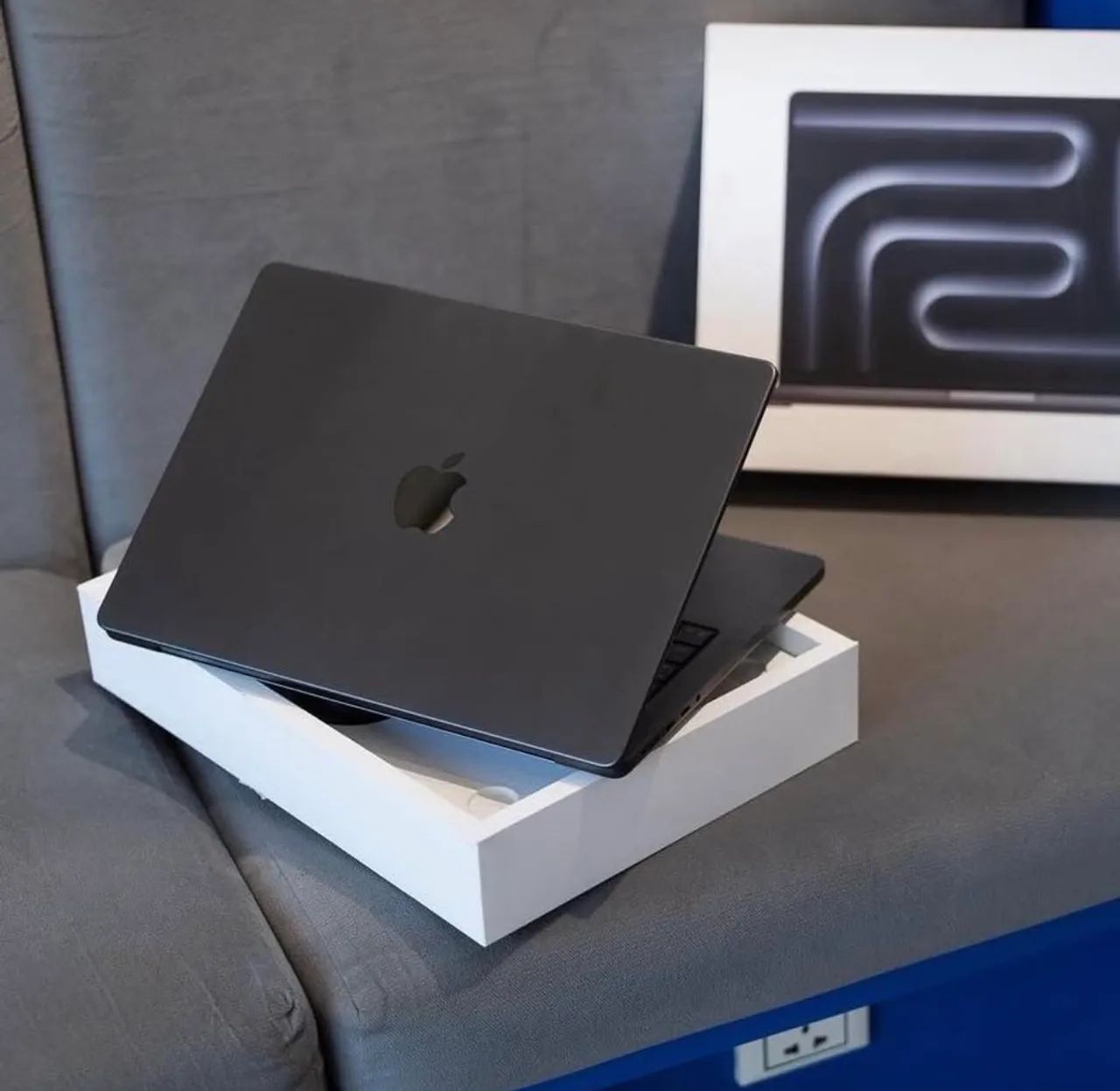 MACBOOK PRO M5 16/1TB 14.2 POLEGADAS S/CAIXA NUNCA ATIVADO, COM 1 ANO DE GARANTIA APPLE 