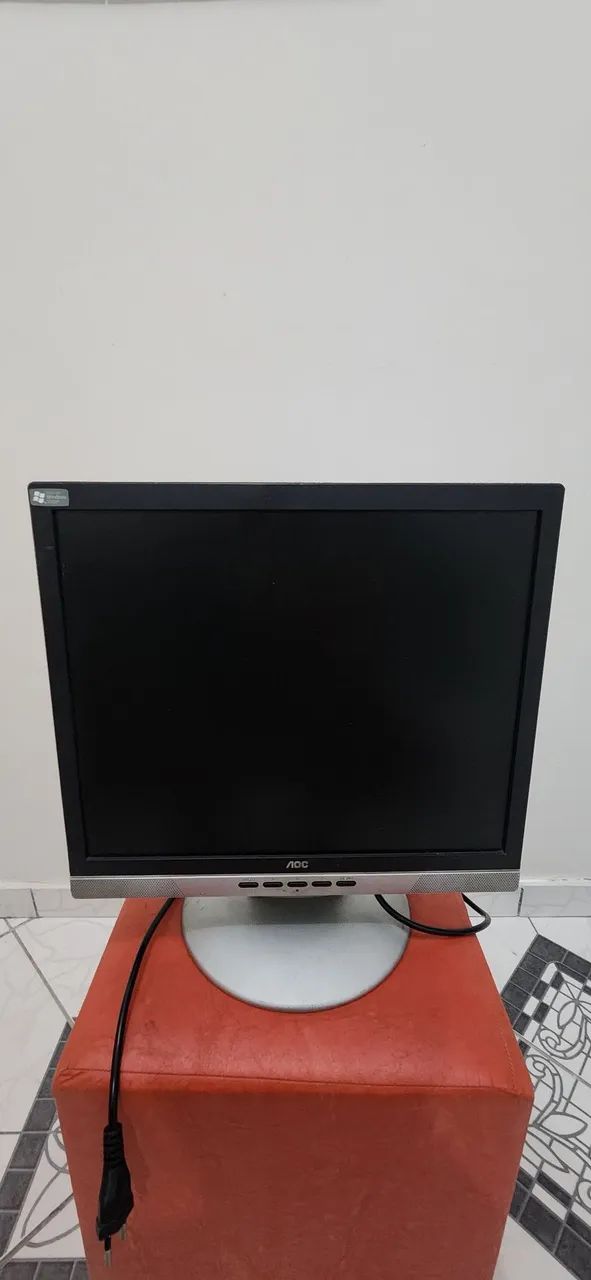 Vendo dois monitores 