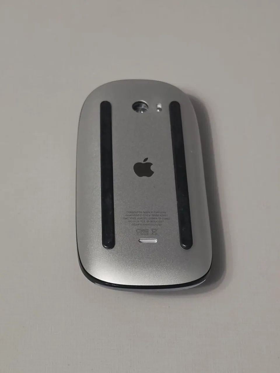 Magic Mouse Apple 2 Preto - Superfície Multi-Touch - Foto 3
