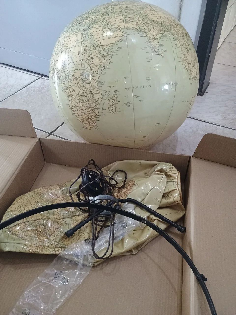 Luminária de Globo Terrestre Inflável - Antiguidade 