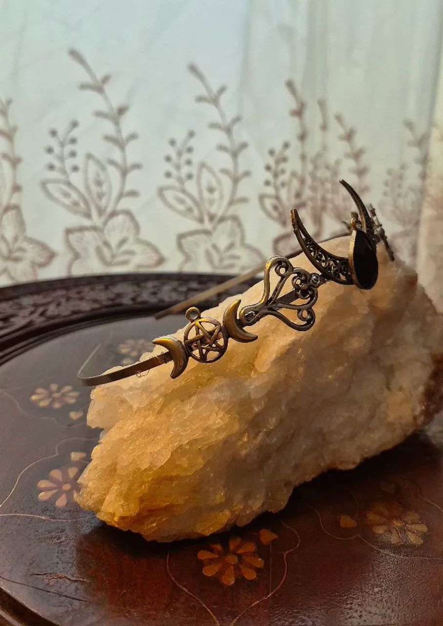 Tiara Circlete Meia Lua Cristal Witch - Foto 3