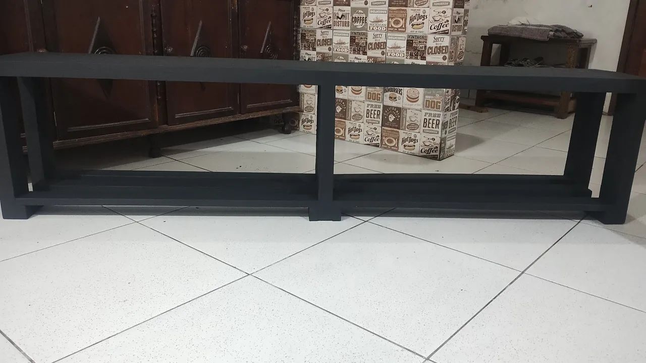 BANCOS EM MADEIRA MACIÇA.